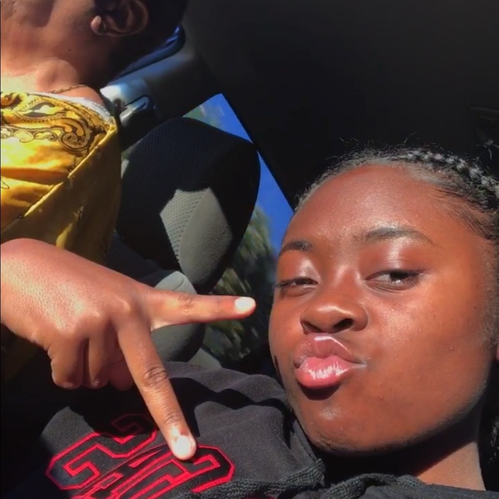 Meet your Posher, Sidney